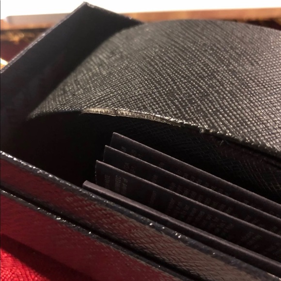 Prada sunglasses - Picture 6 of 8